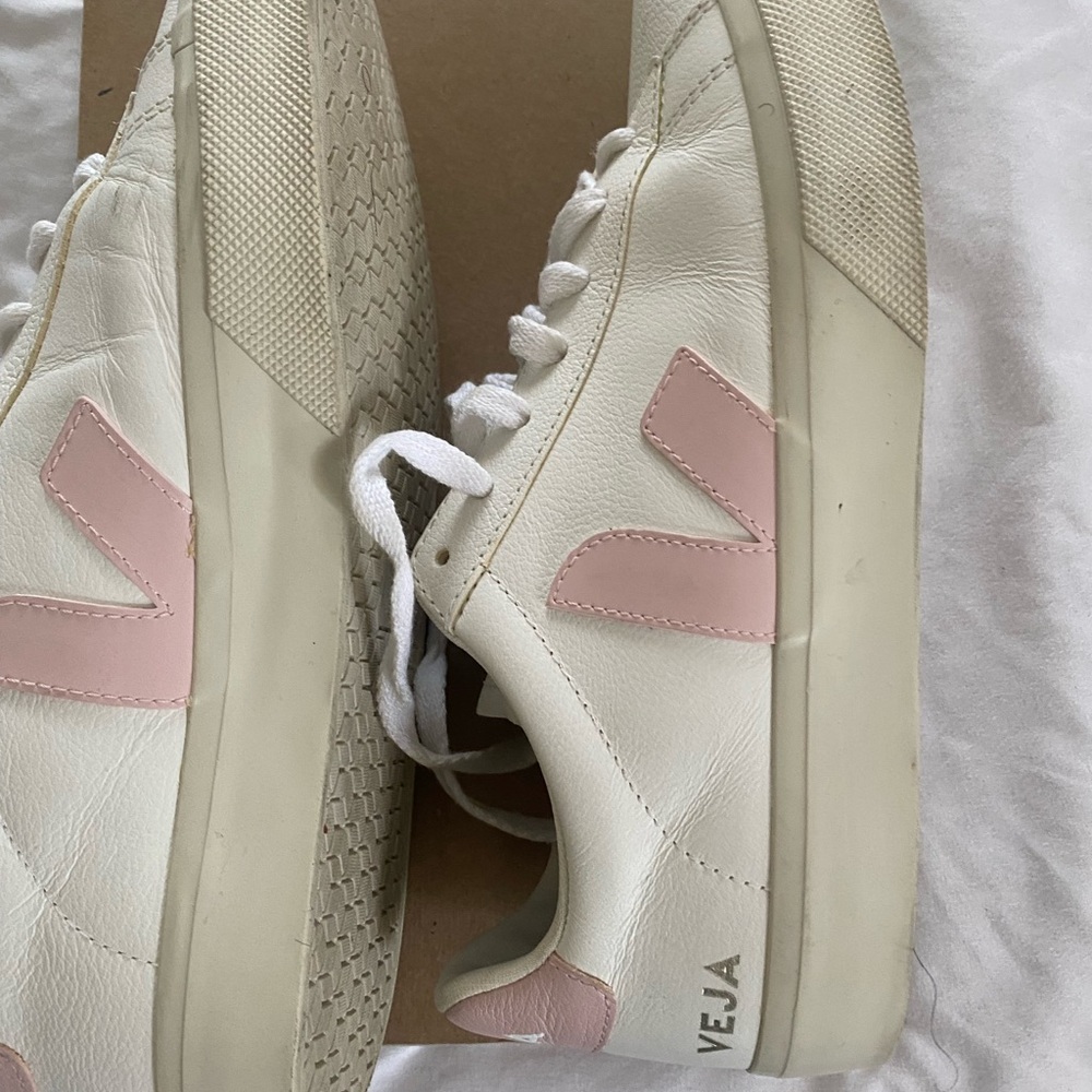 Veja Women's Cream Sneakers - Picture 4 of 5